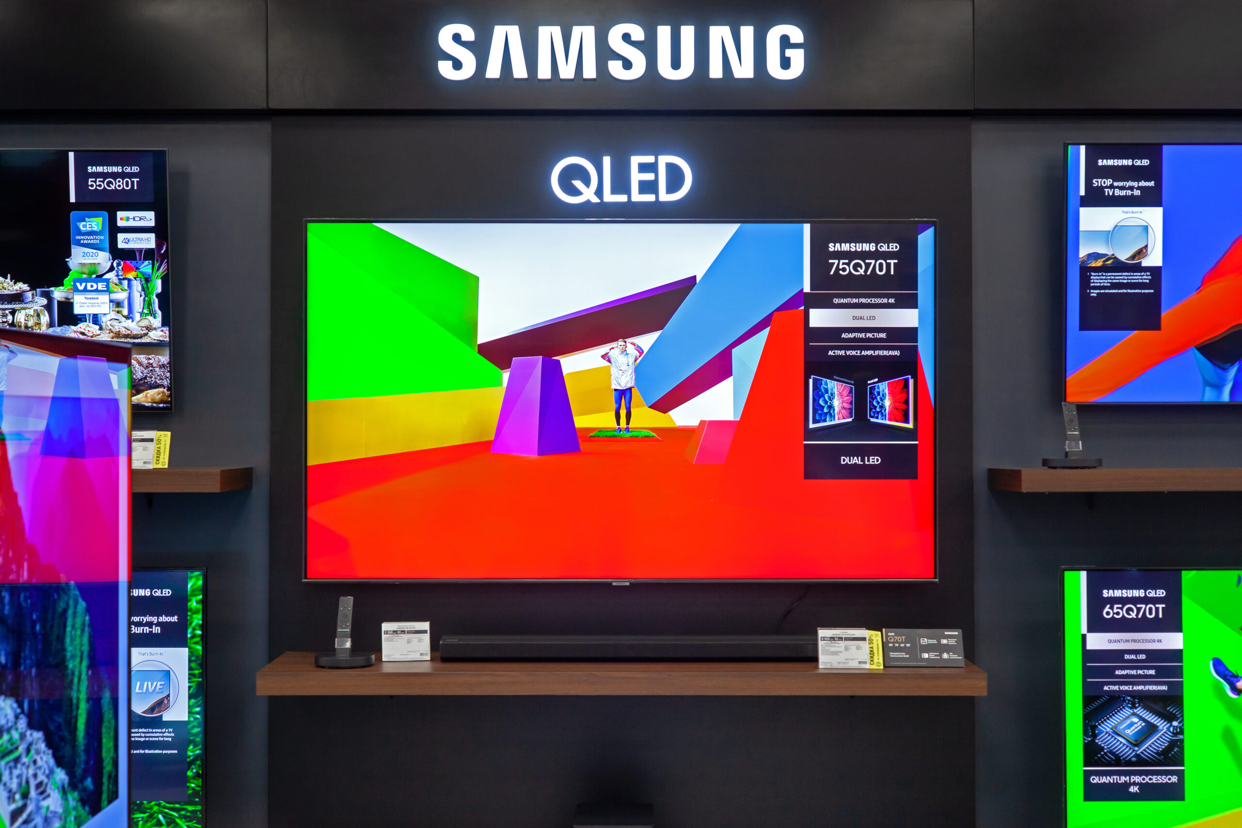 Samsung QN95C QLED กับ Sony A90J - TNGD